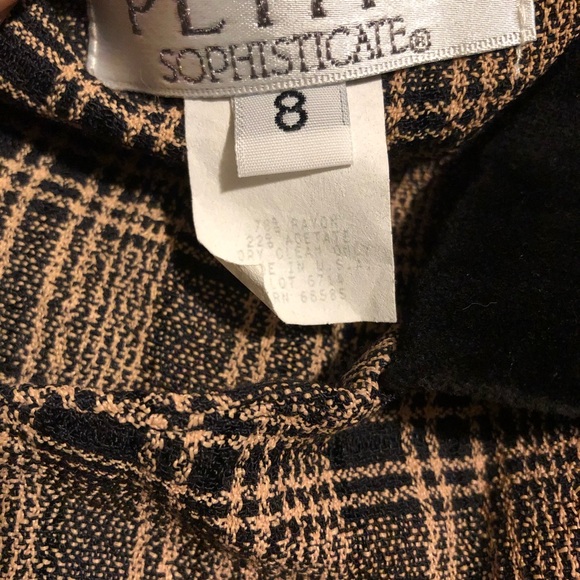 Beige blazer with black plaid stripe pattern and velvet collar - Picture 5 of 6